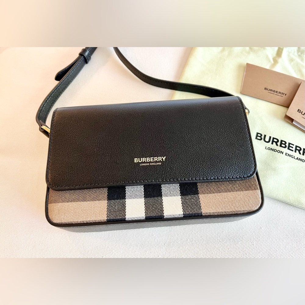 LIKE NEW Burberry New Hampshire Black Leather Crossbody Bag